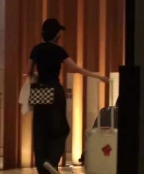 陪女人吃大瓜视频大全免费观看,大瓜视频大全,陪你轻松解压 第1张 陪女人吃大瓜视频大全免费观看,大瓜视频大全,陪你轻松解压 第1张